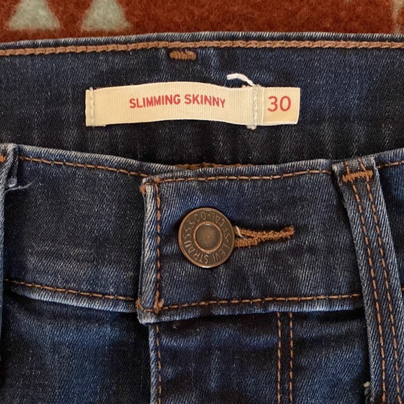 Levi’s High-rise Slimming Skinny Dark Wash Jean size 30 - Picture 4 of 6